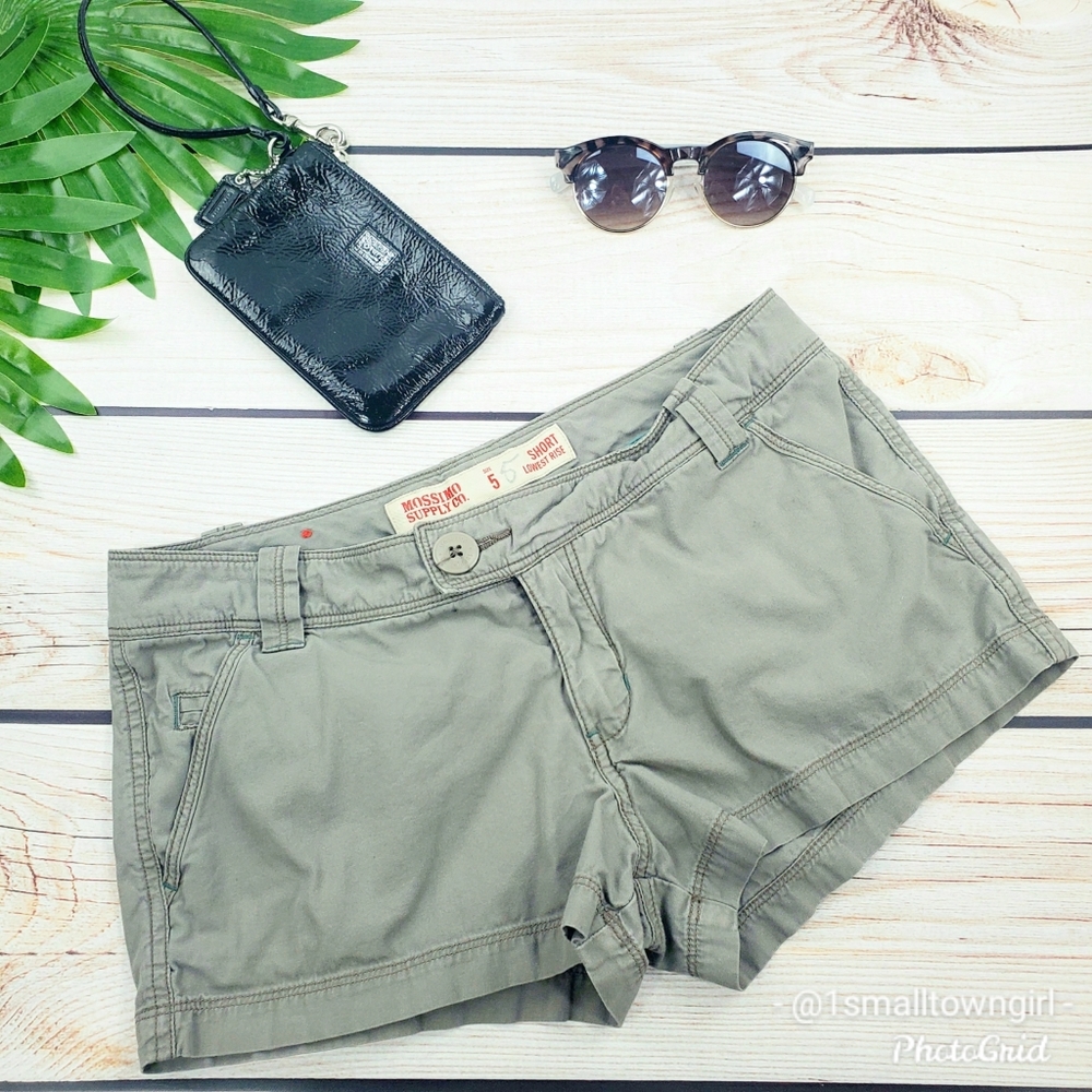 Mossimo khaki 5 pocket shorty shorts 5/6